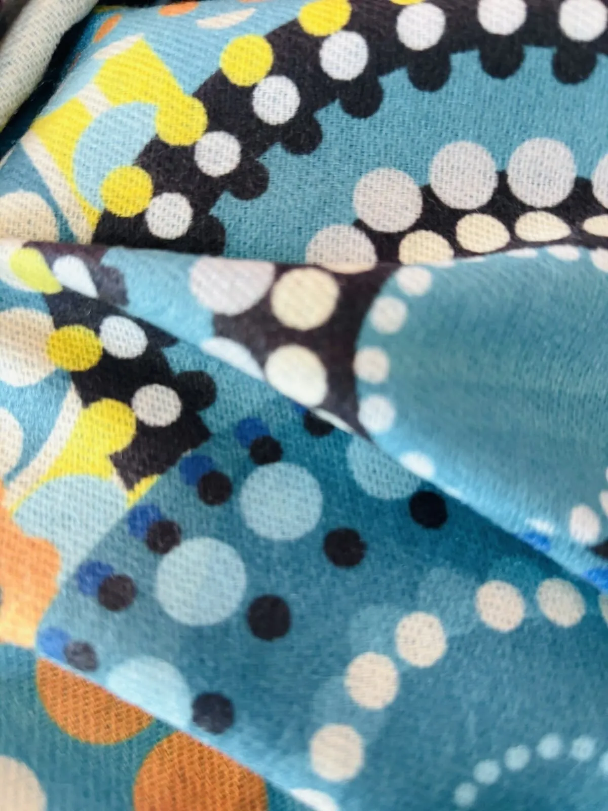 TURQUOISE GEOMETRIC COZY SCARF